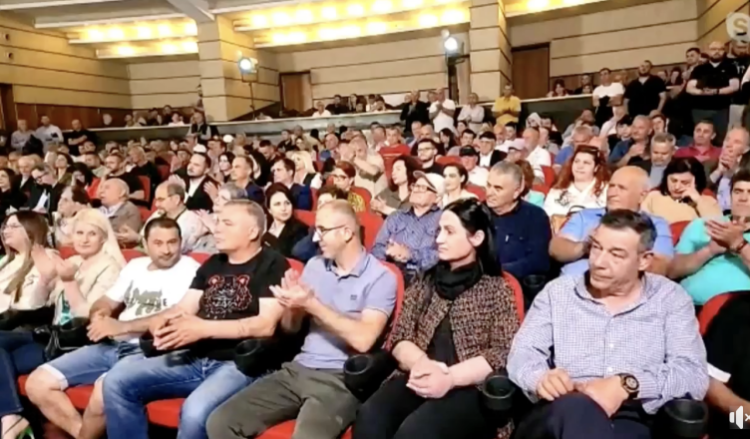 Takimi i demokratëve në Durrës, mungon Ferdinand Xhaferaj